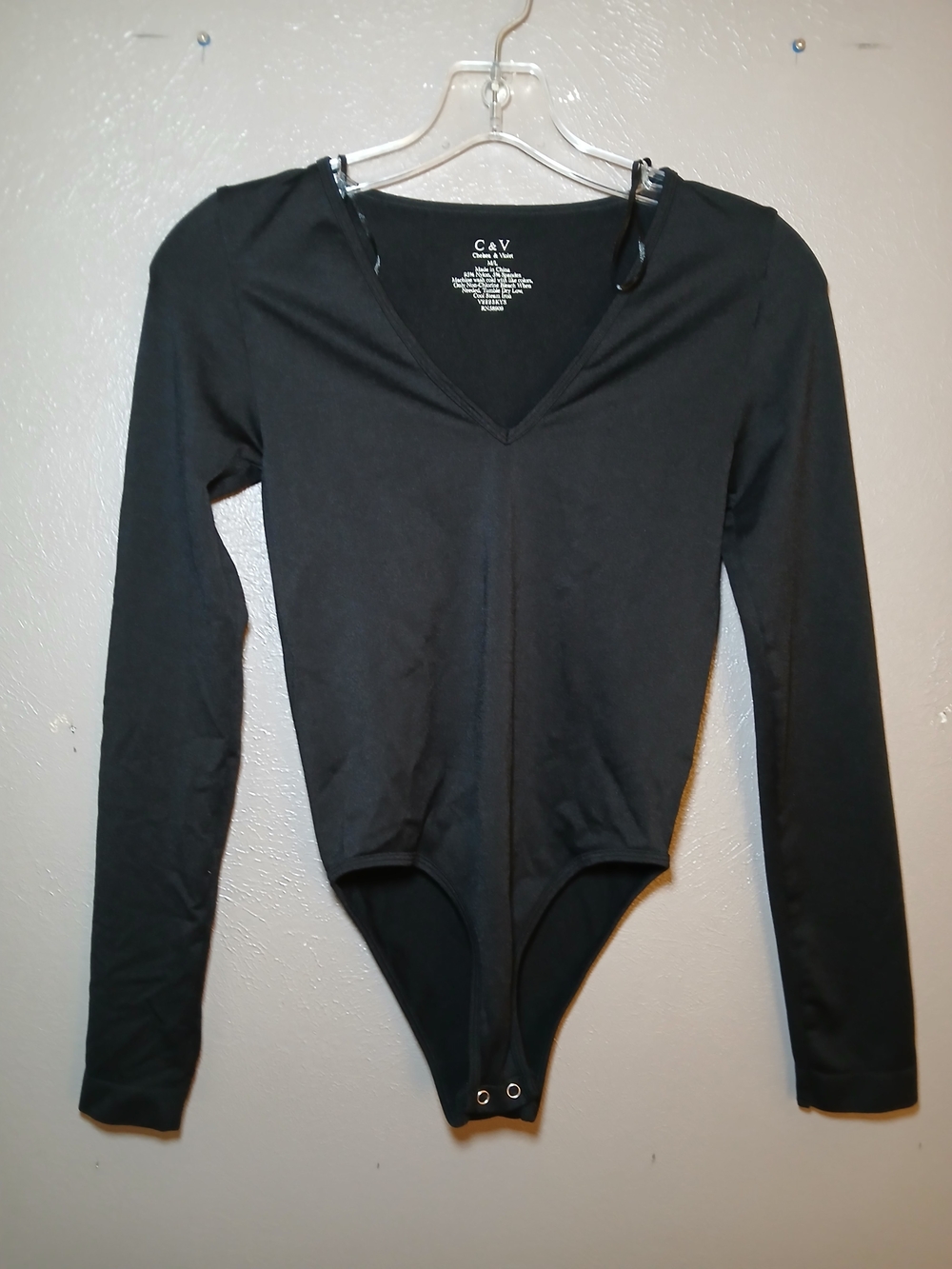 Chelsea & Violet Black Long-Sleeve V-Neck Womens Bodysuit M/L